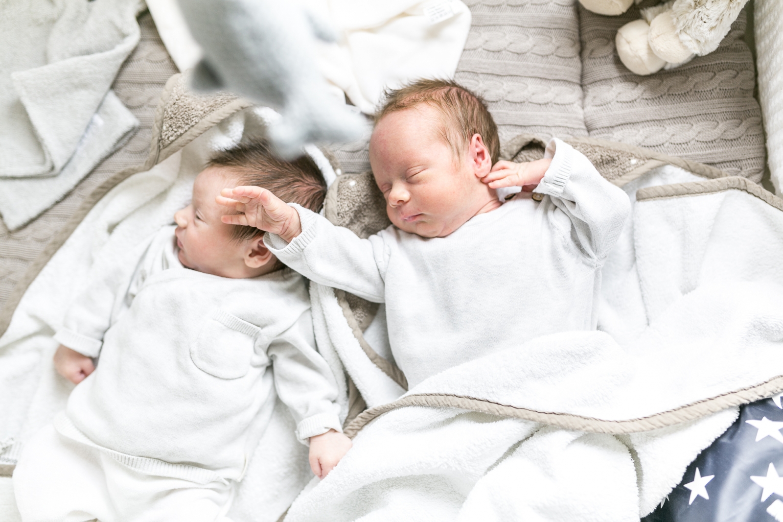 tweeling lifestyle gezinsshoot gezinsfotograaf familiefotografie Martha Bruin fotografie newborn
